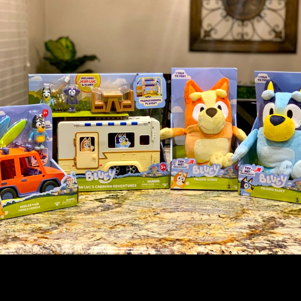 Bluey and Bingo Plush 13" Talking Set, 4WD Family Vehicle & Caravan Bundle Lot